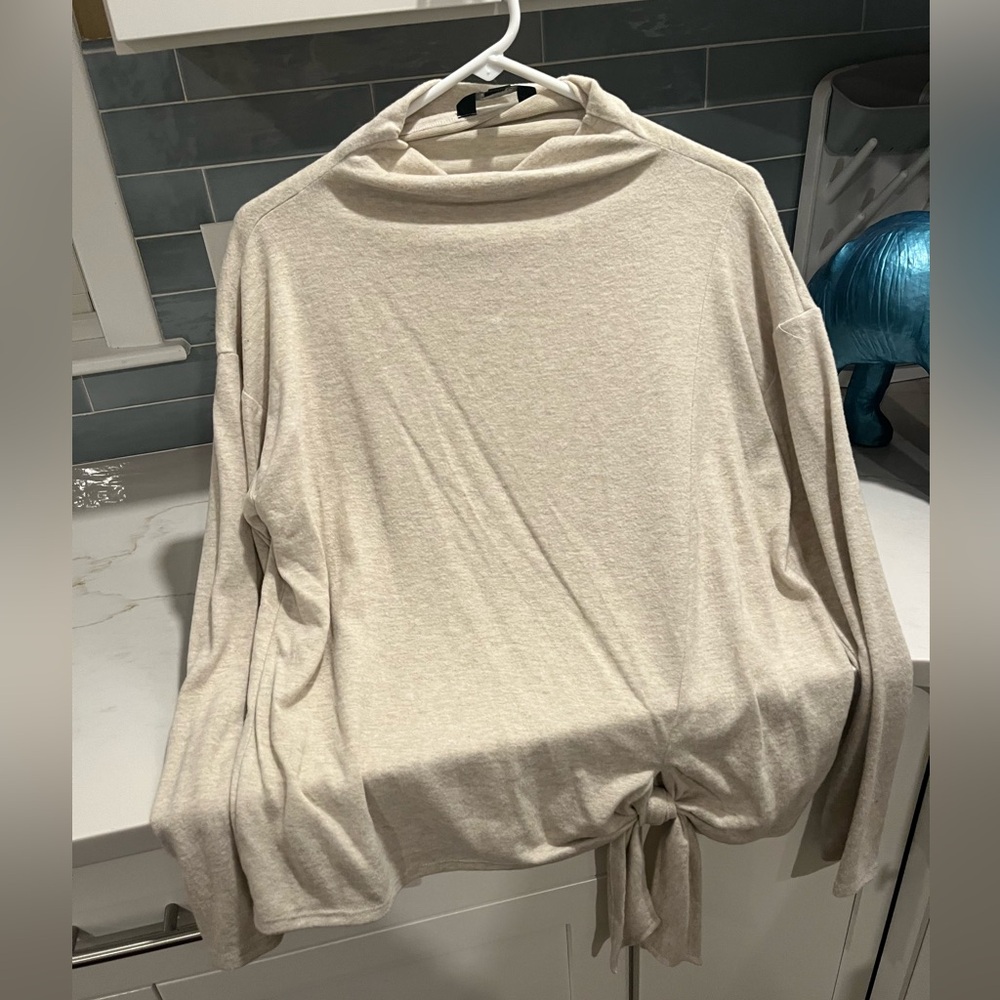 Off-White Vera Wang Sweater (Must Add to a Bundle Amounting to a Minimum of $20)
